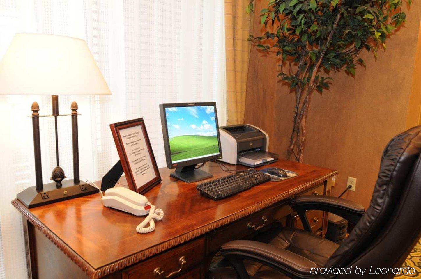 ハンプトン イン&スイーツ ペンサコーラ ユニバーシティ モール エクステリア 写真